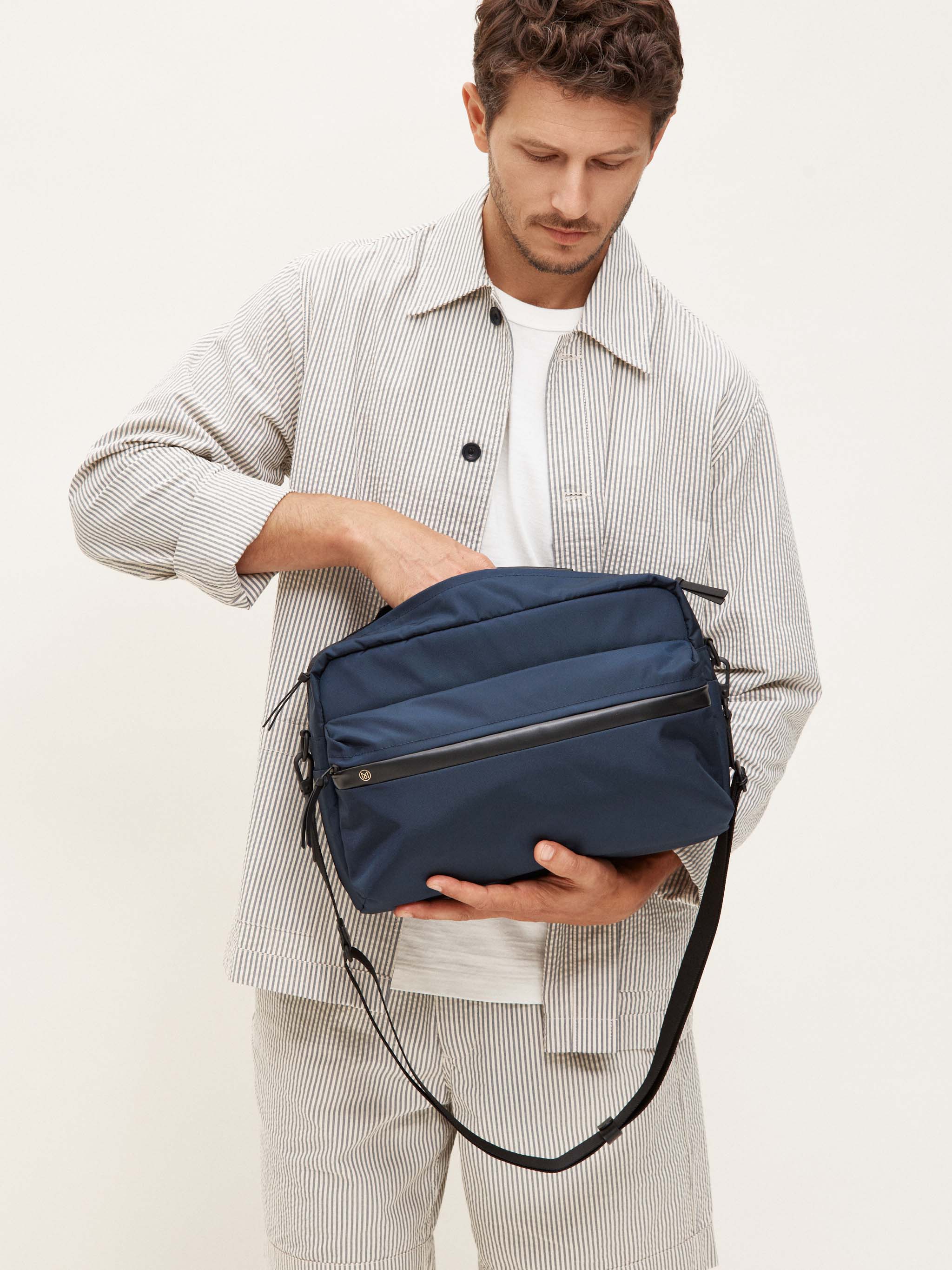 Shoulder bag - navy - Shop - Monocle